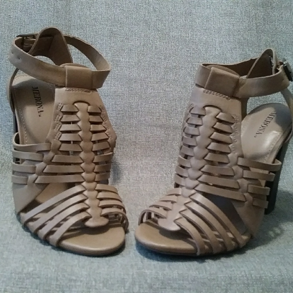 Merona Super cute Huarache inspired tan sandal